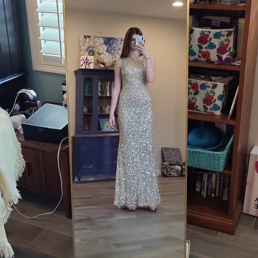 Mac Duggal Mermaid Gown in Gold Sequin Formal High Neckline V Back Size 0